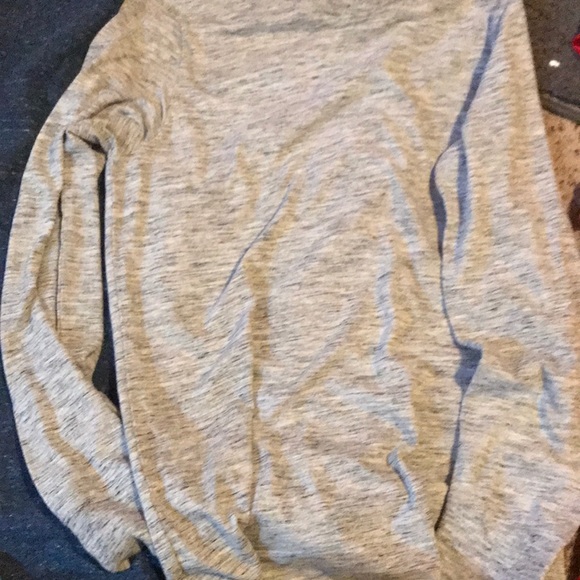 Whole lot of 5 boys long sleeve cat & jack shirts - Picture 3 of 6